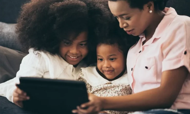 FamousParenting MomLife